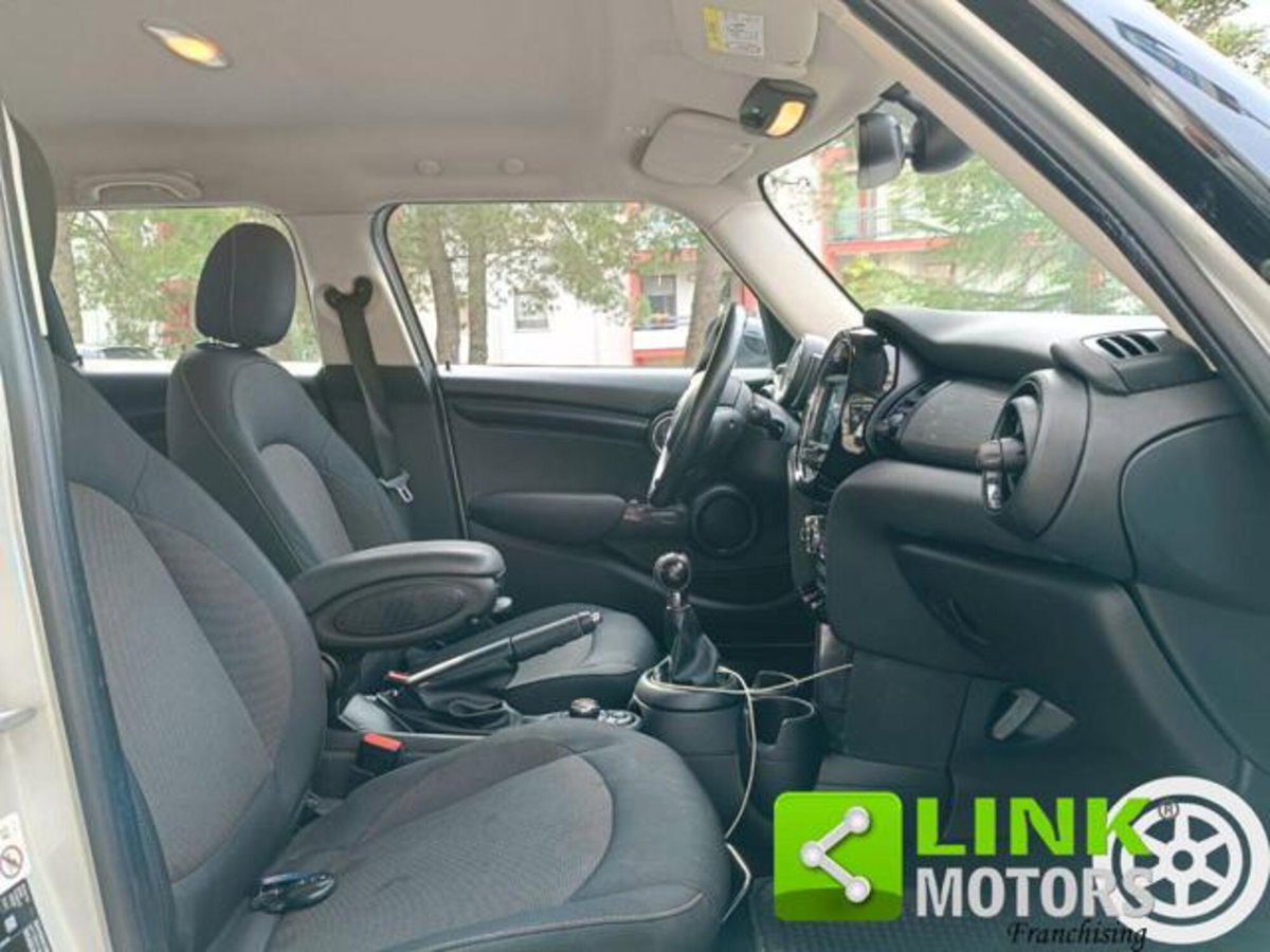 MINI Mini 1.5 Cooper D Business 5 porte (14)
