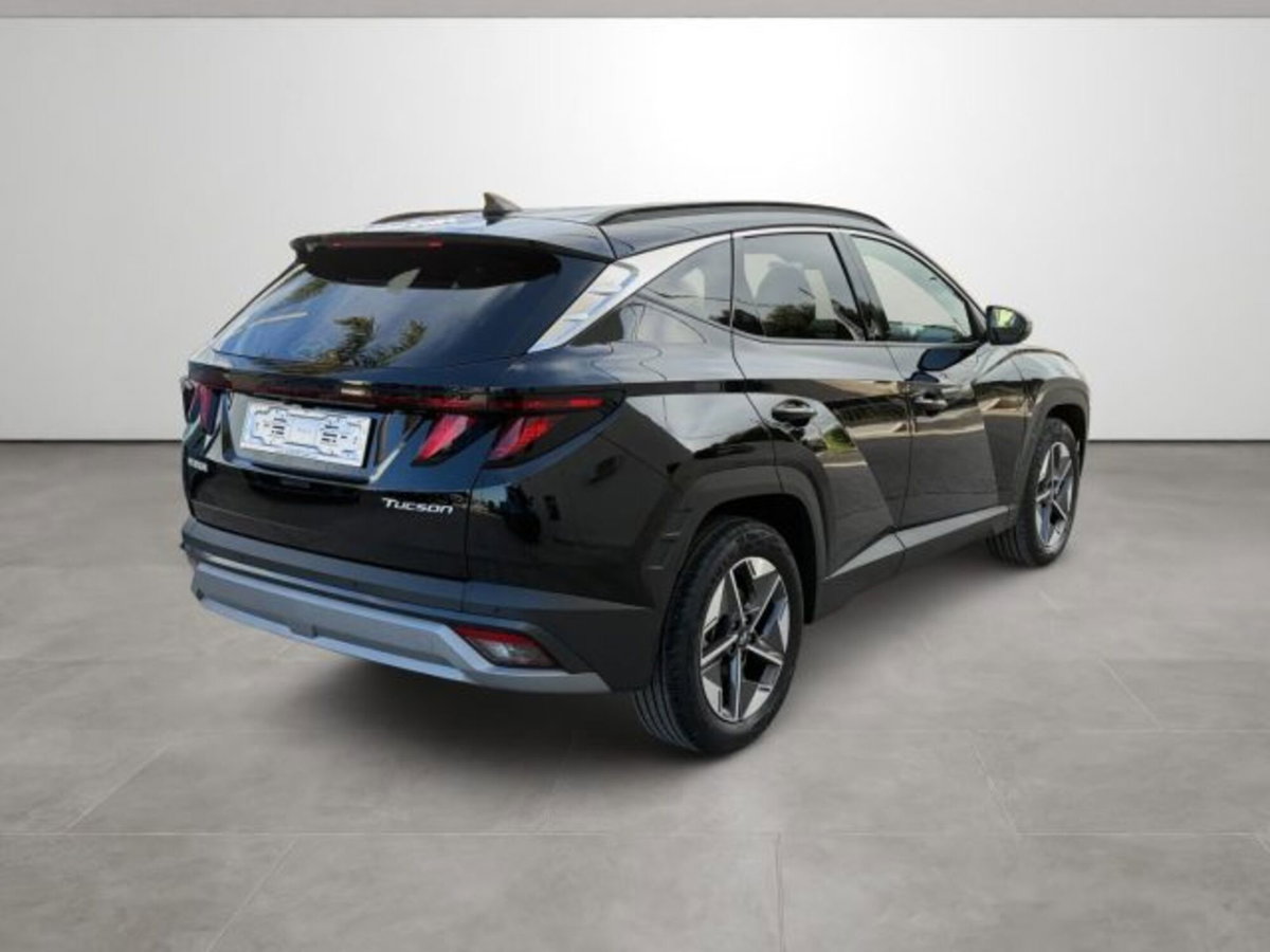Hyundai Tucson 1.6 crdi 48V Business 2wd dct (4)