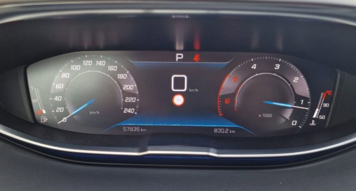 Peugeot 3008 BlueHDi 130 S&S EAT8 GT (17)