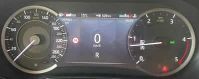 Jaguar E-Pace 2.0D I4 163 CV AWD Auto R-Dynamic Black (10)
