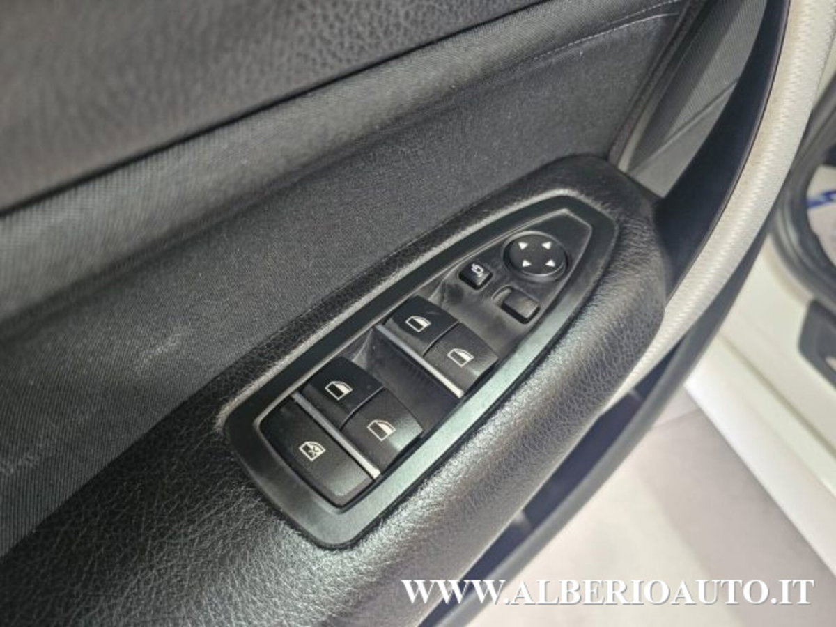 BMW Serie 1 116d 2.0 116CV cat 5 porte Attiva DPF (19)