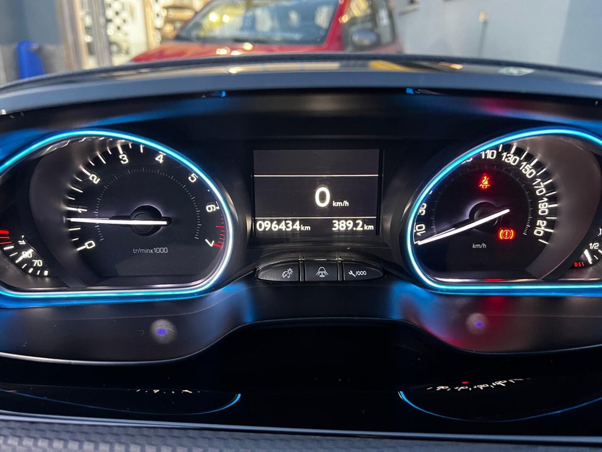 Peugeot 2008 Turbo 110 S&S Allure (13)