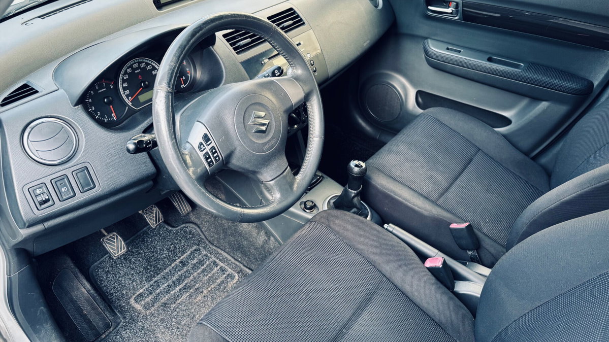 Suzuki Swift 1.3 4x4 5p. GL (6)