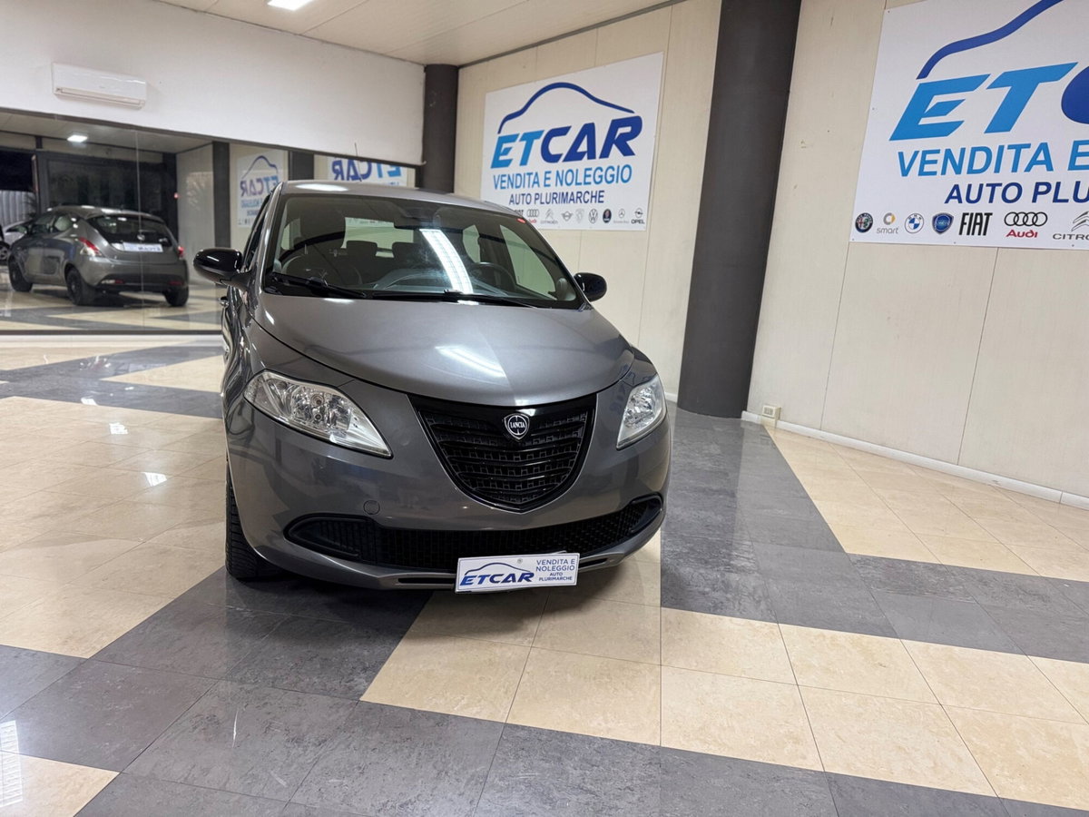 Lancia Ypsilon 1.2 69 CV 5 porte GPL Ecochic Gold (2)