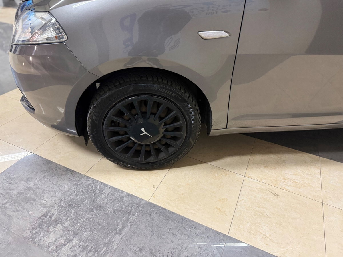 Lancia Ypsilon 1.2 69 CV 5 porte GPL Ecochic Gold (4)