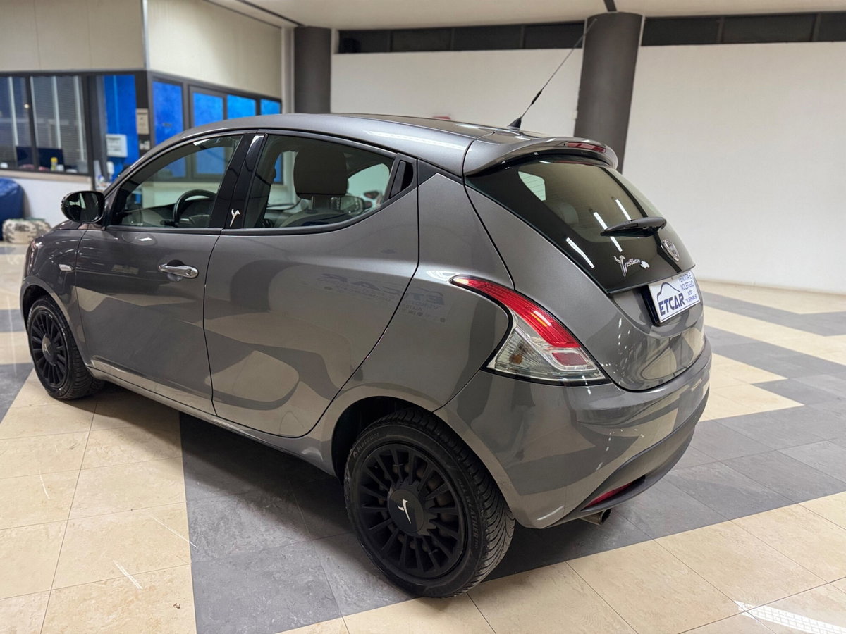 Lancia Ypsilon 1.2 69 CV 5 porte GPL Ecochic Gold (5)