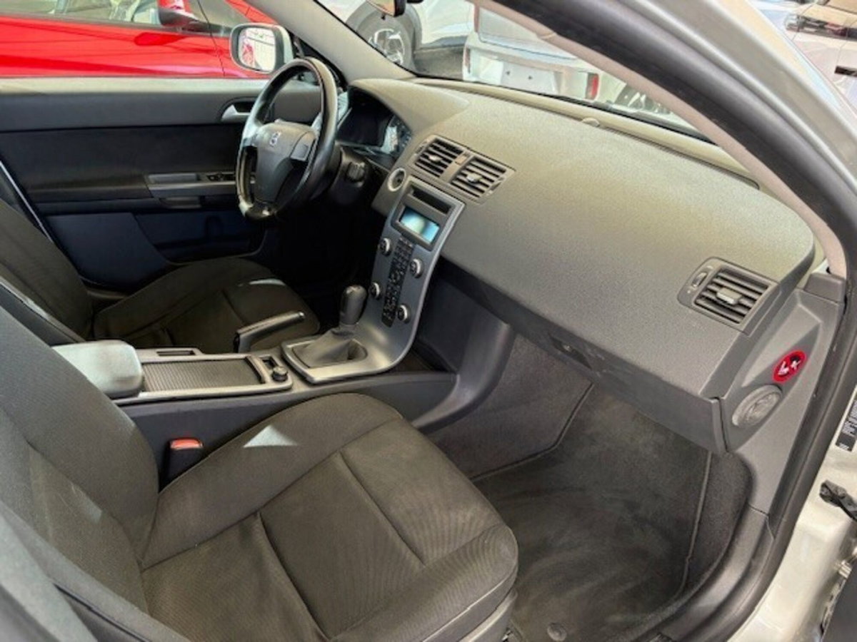 Volvo S40 1.6 16V cat Summum (16)