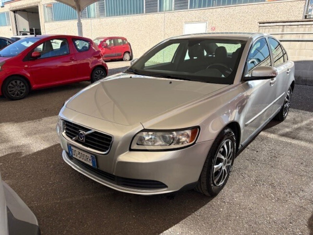 Volvo S40 1.6 16V cat Summum (2)