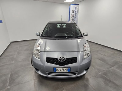 Toyota Yaris 1.3 3 porte (14)