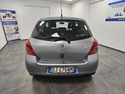 Toyota Yaris 1.3 3 porte (15)