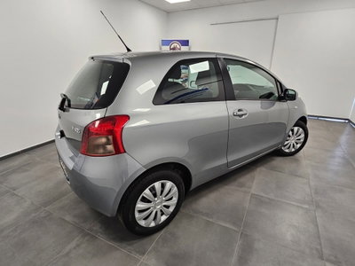 Toyota Yaris 1.3 3 porte (4)