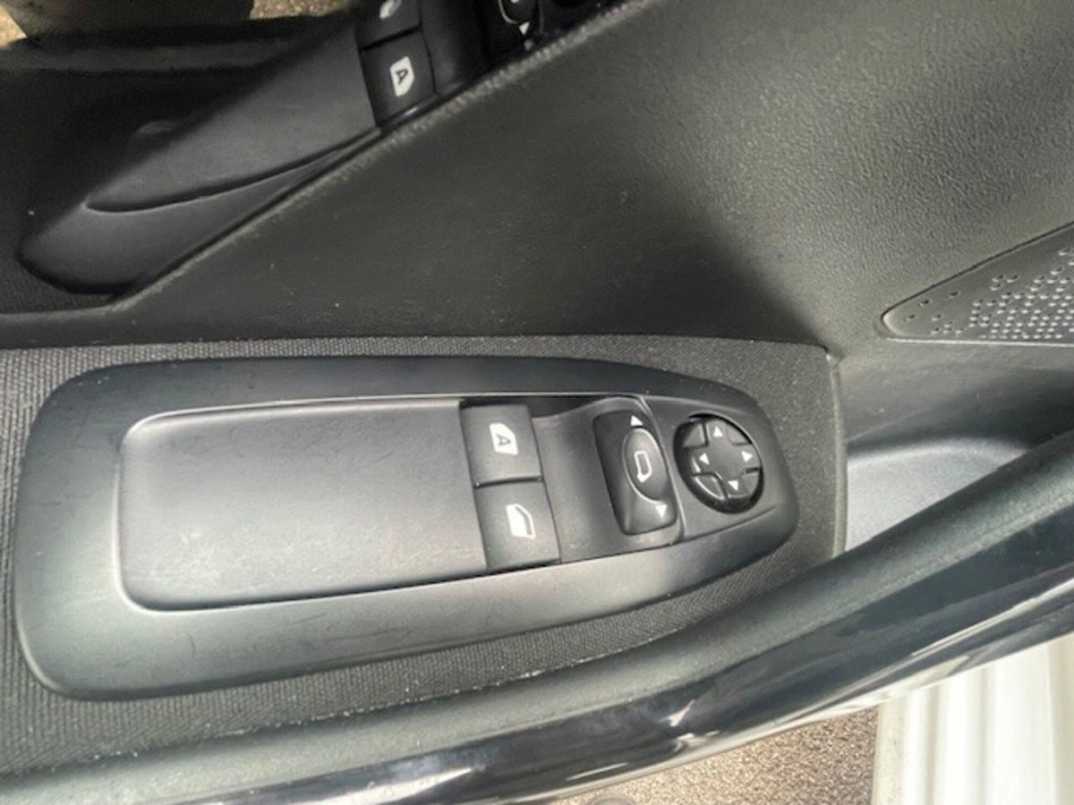 Peugeot 208 BlueHDi 100 Stop&Start 5 porte Active (10)