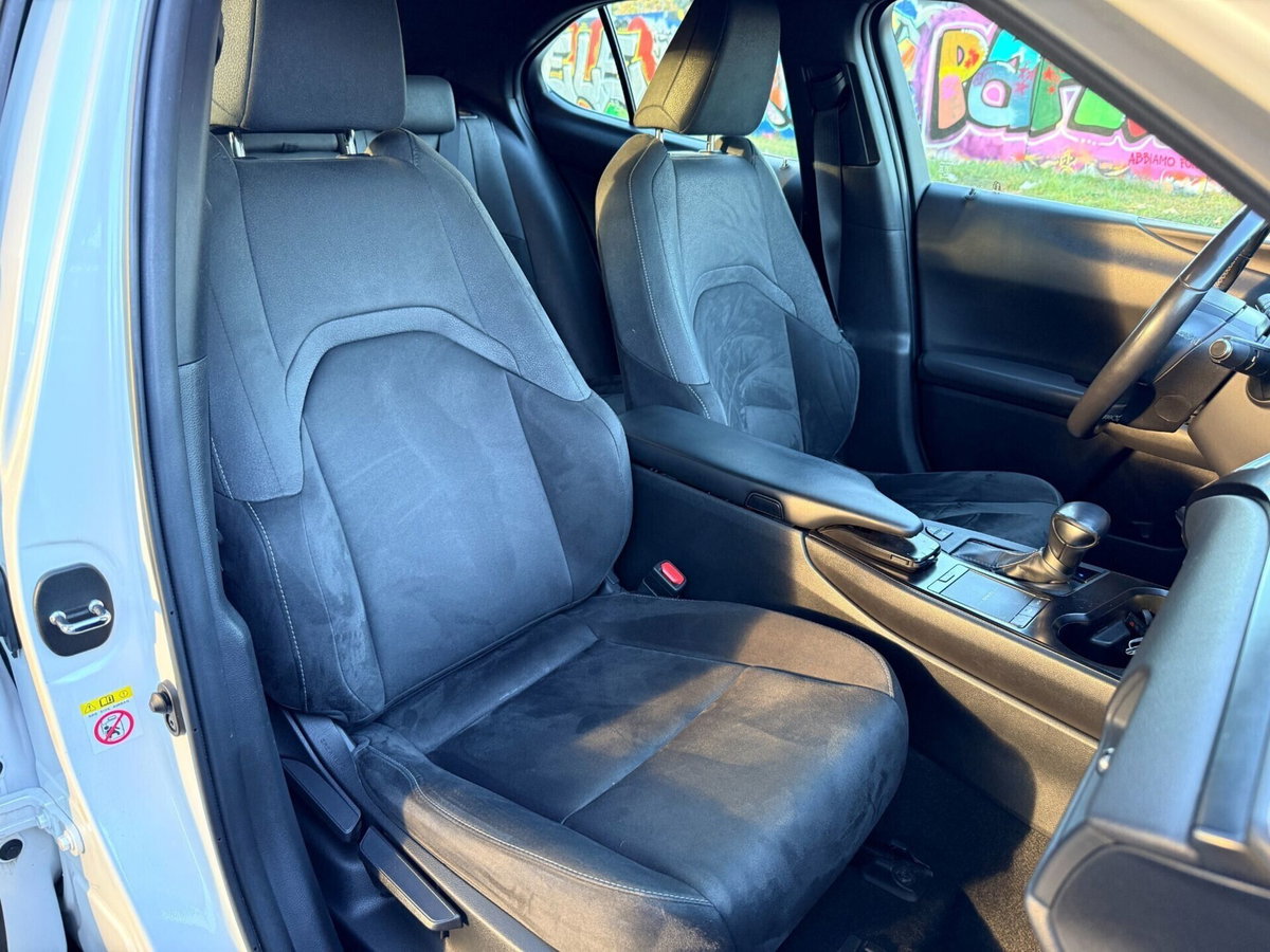 Lexus UX Hybrid Business (17)