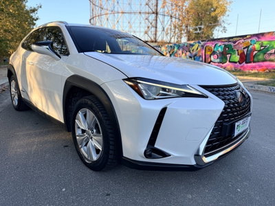 Lexus UX Hybrid Business (3)