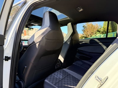Volkswagen Golf 1.5 eTSI 130 CV EVO ACT DSG R-Line (11)