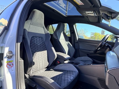 Volkswagen Golf 1.5 eTSI 130 CV EVO ACT DSG R-Line (18)