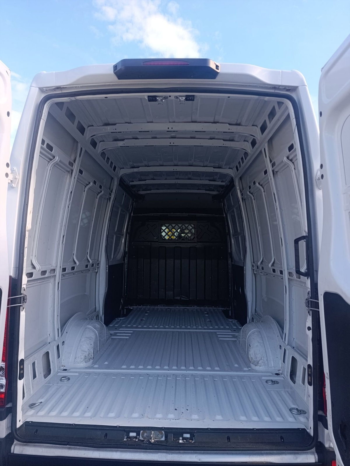 Iveco Daily Furgone 35 S14 V H2 3520L LD (6)
