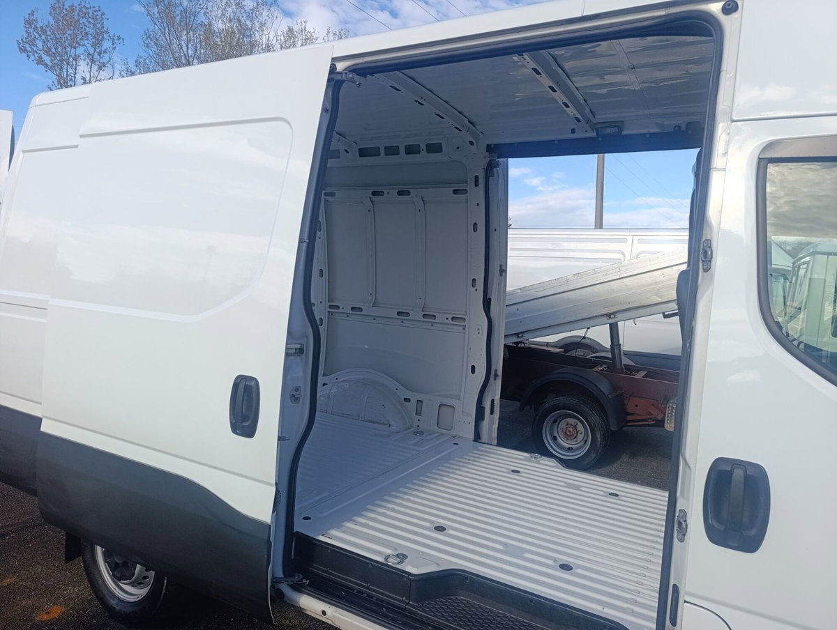 Iveco Daily Furgone 35 S14 V H2 3520L LD (9)