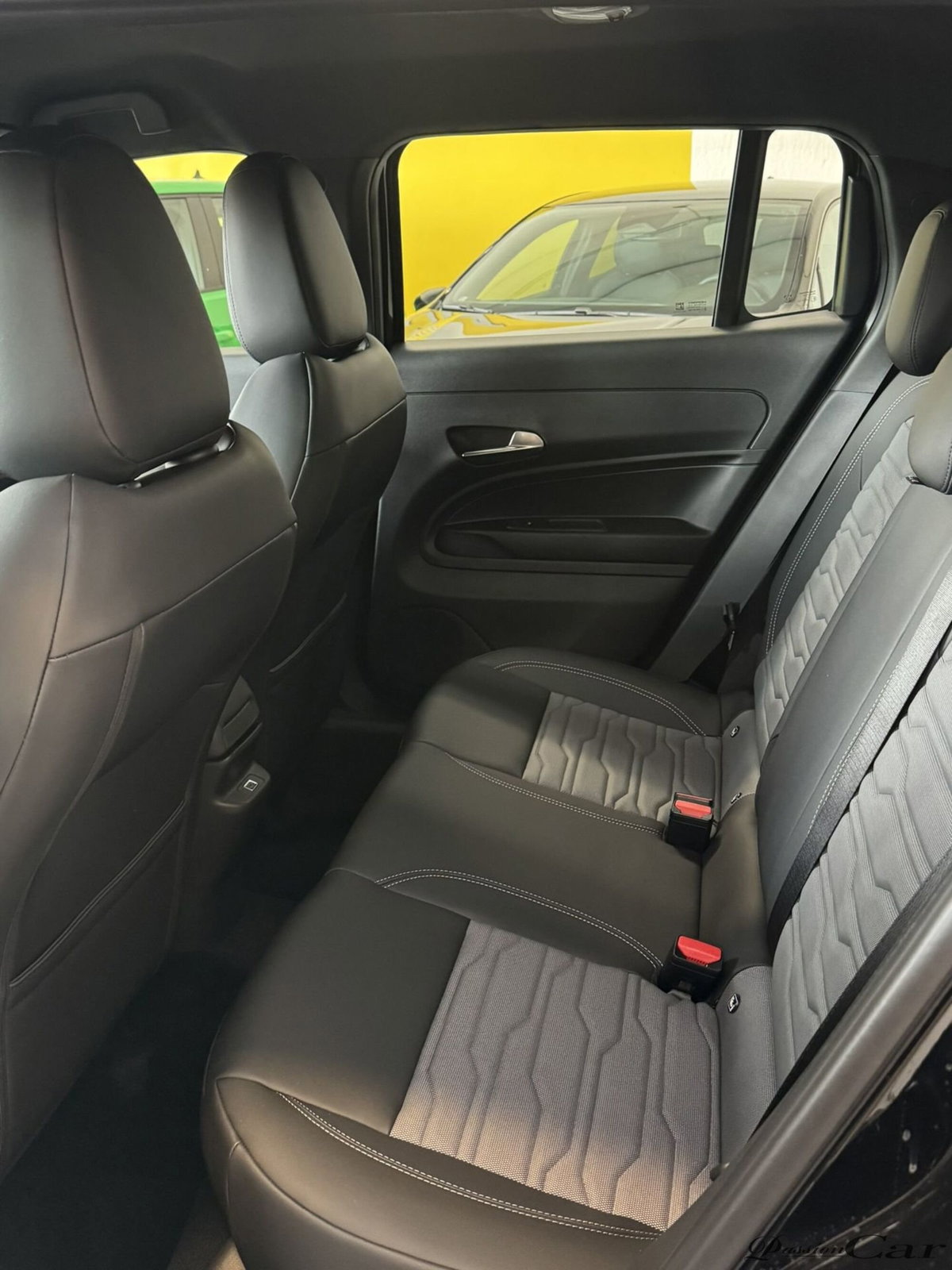 Jeep Avenger 1.2 turbo e-hybrid mhev Upland 4xe 145cv edct6 (10)
