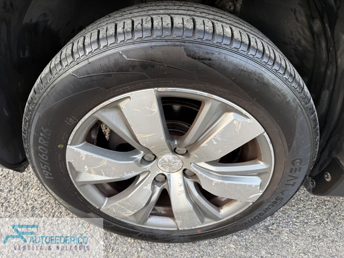 Peugeot 2008 VTi 82CV Allure (15)