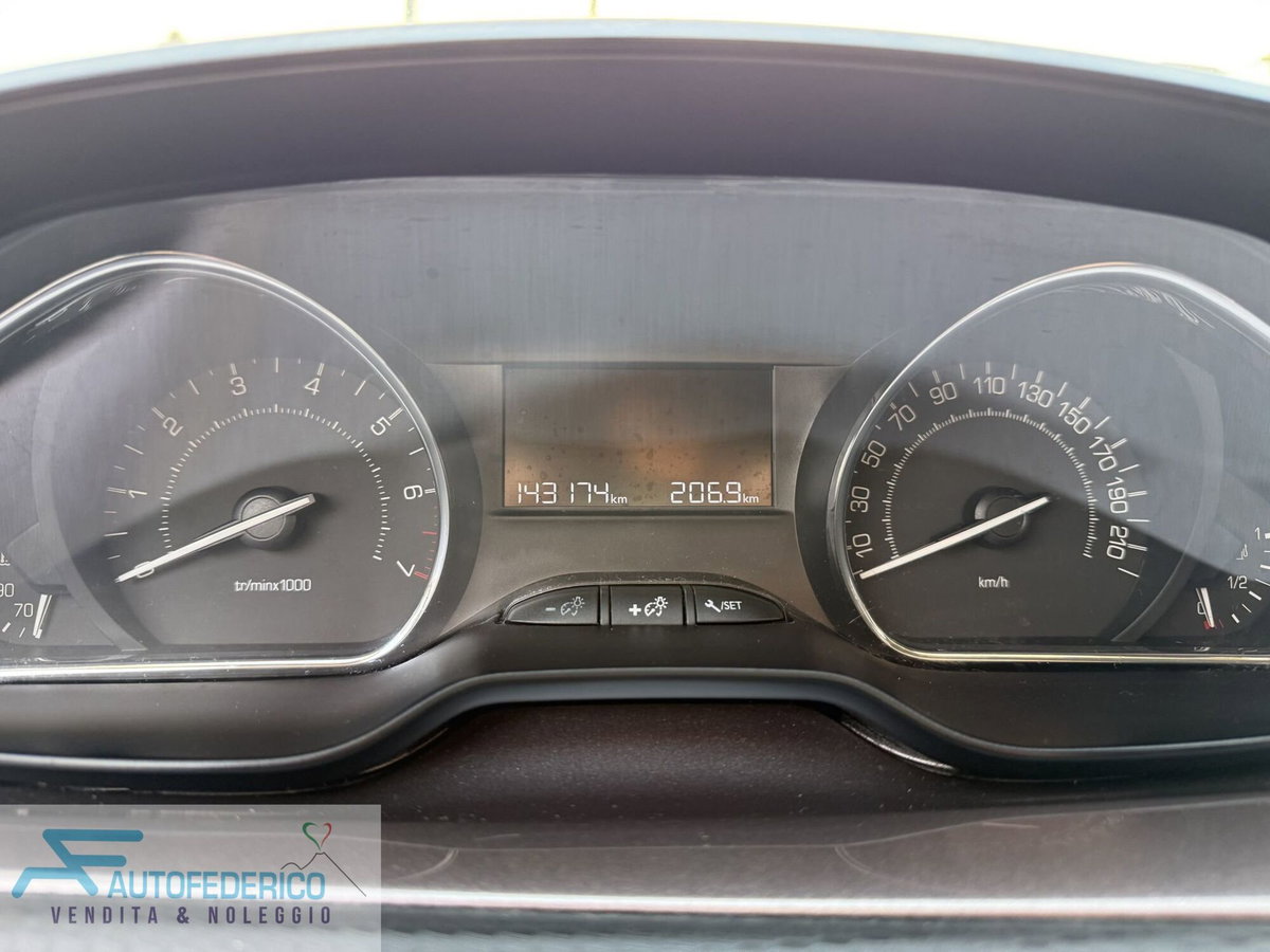 Peugeot 2008 VTi 82CV Allure (7)