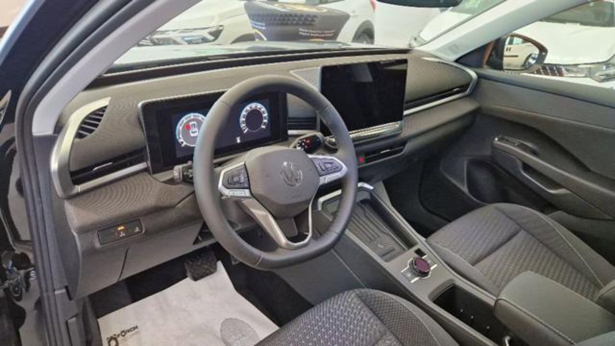 Volkswagen T-Roc 1.5 etsi Life 115cv dsg (11)