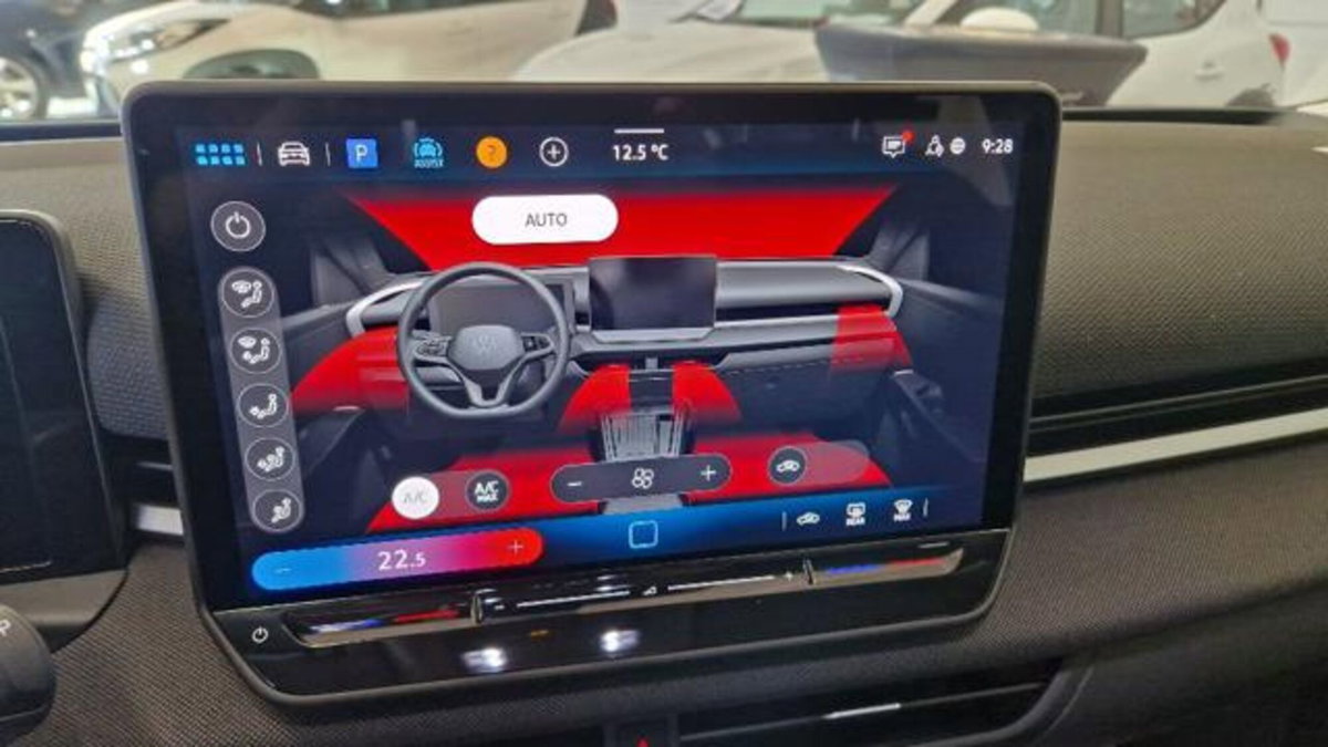 Volkswagen T-Roc 1.5 etsi Life 115cv dsg (20)