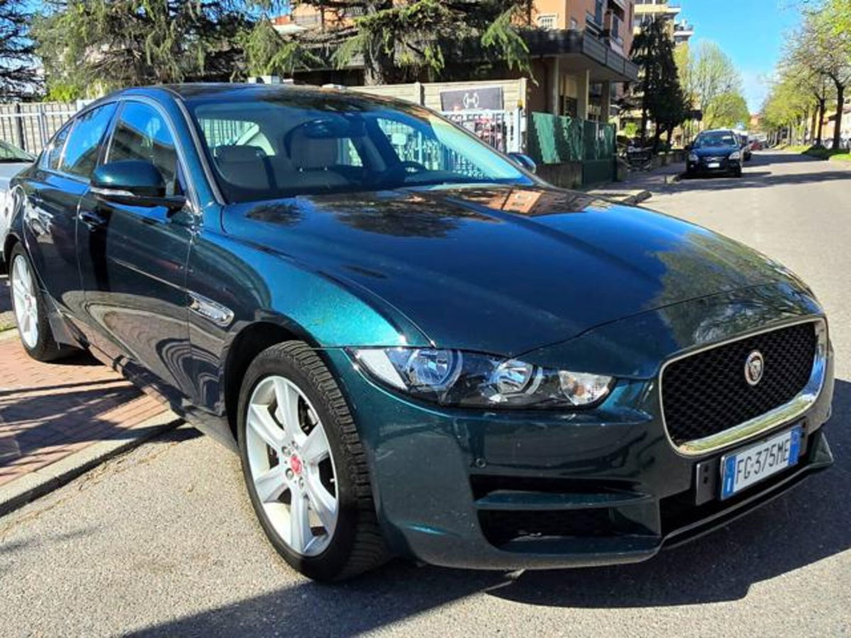 Jaguar XE 2.0 D Turbo 180 CV AWD aut. Portfolio (11)