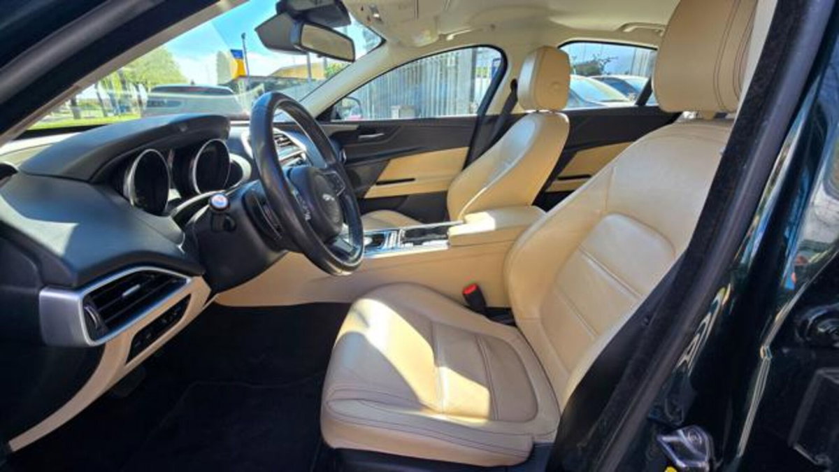 Jaguar XE 2.0 D Turbo 180 CV AWD aut. Portfolio (14)