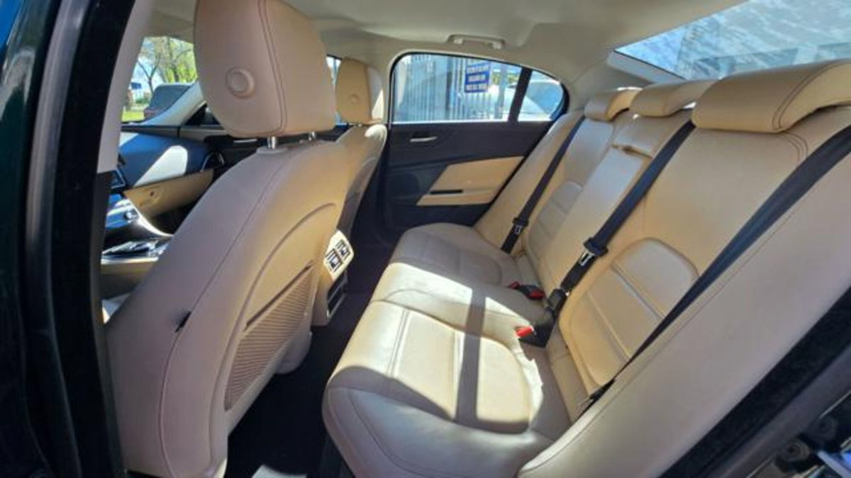 Jaguar XE 2.0 D Turbo 180 CV AWD aut. Portfolio (15)