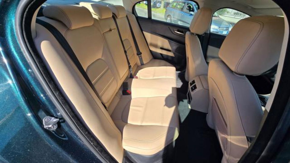 Jaguar XE 2.0 D Turbo 180 CV AWD aut. Portfolio (16)