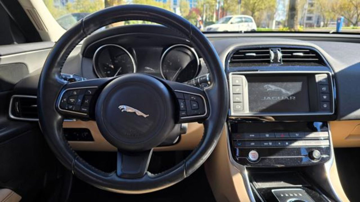 Jaguar XE 2.0 D Turbo 180 CV AWD aut. Portfolio (18)