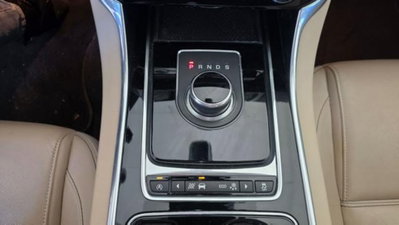 Jaguar XE 2.0 D Turbo 180 CV AWD aut. Portfolio (19)