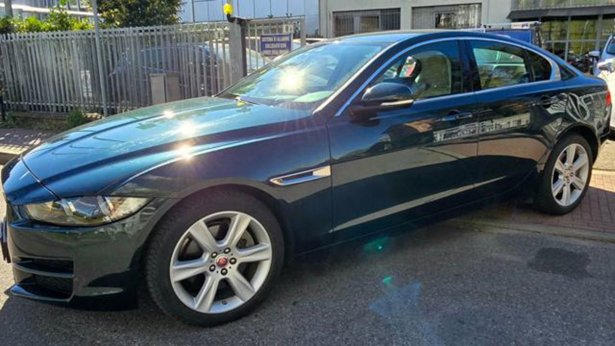 Jaguar XE 2.0 D Turbo 180 CV AWD aut. Portfolio (2)