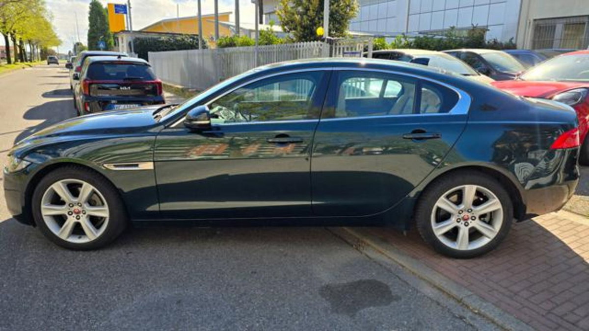 Jaguar XE 2.0 D Turbo 180 CV AWD aut. Portfolio (3)