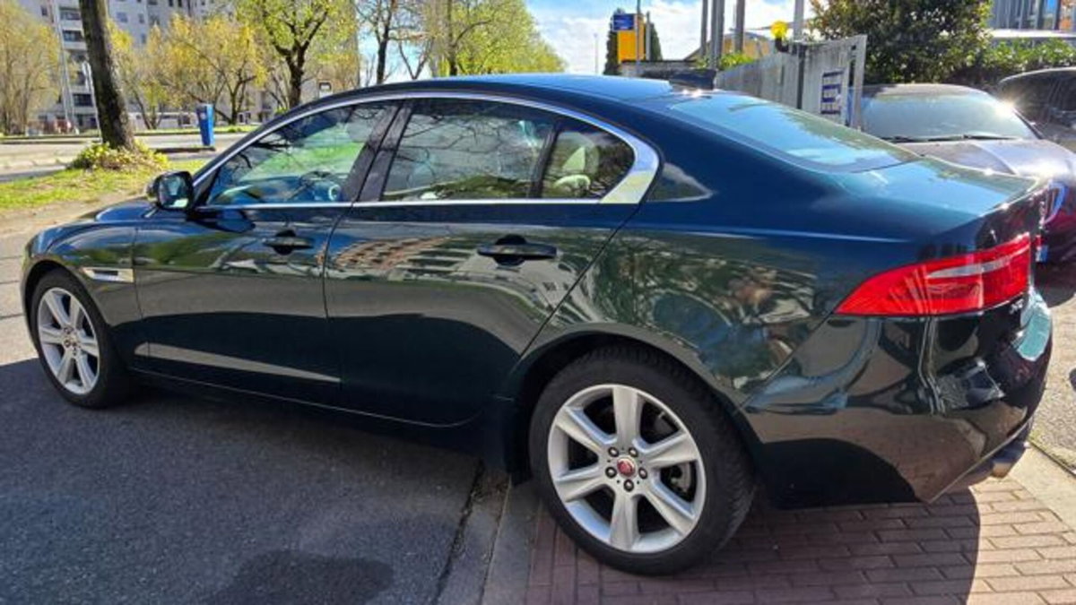 Jaguar XE 2.0 D Turbo 180 CV AWD aut. Portfolio (4)