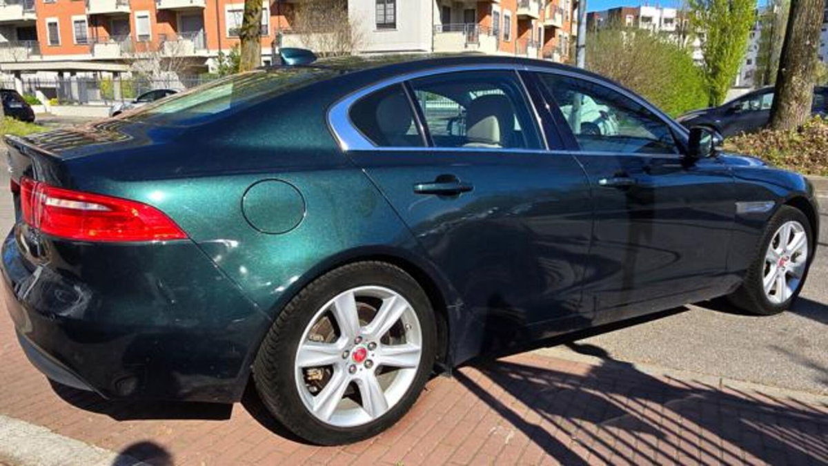 Jaguar XE 2.0 D Turbo 180 CV AWD aut. Portfolio (8)