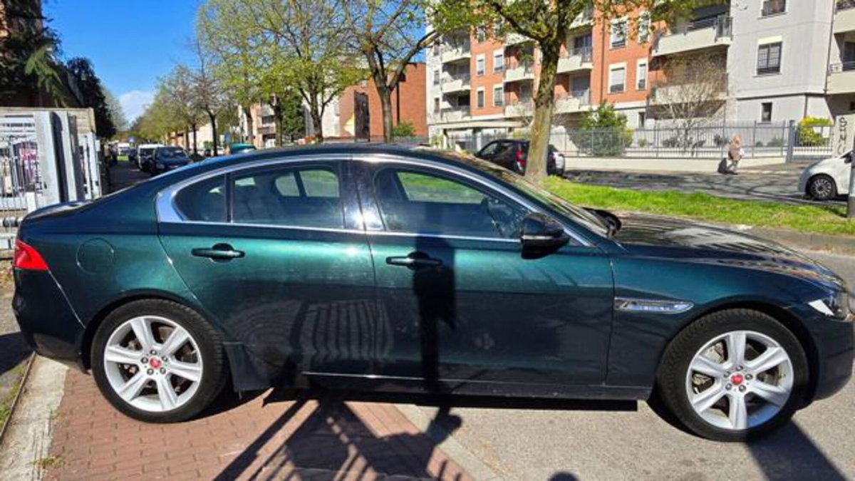 Jaguar XE 2.0 D Turbo 180 CV AWD aut. Portfolio (9)