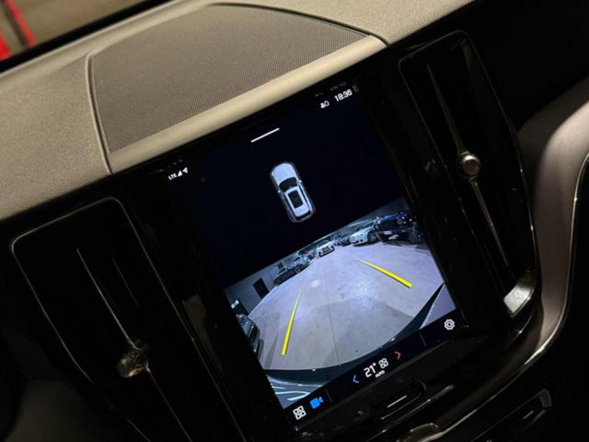 Volvo XC60 B4 Geartronic Momentum Pro (16)