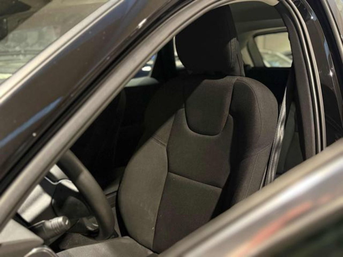 Volvo XC60 B4 Geartronic Momentum Pro (9)