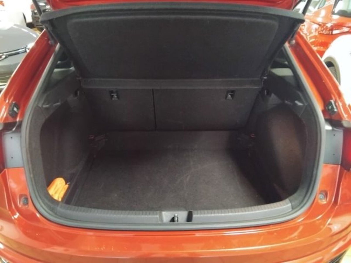 Volkswagen Taigo 1.0 tsi R-Line 115cv dsg (9)