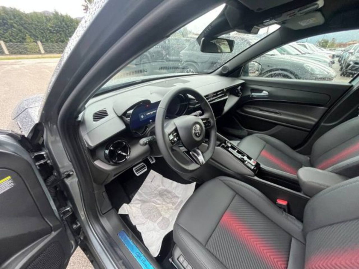Alfa Romeo Junior 1.2 ibrida Speciale 145cv edct6 (11)