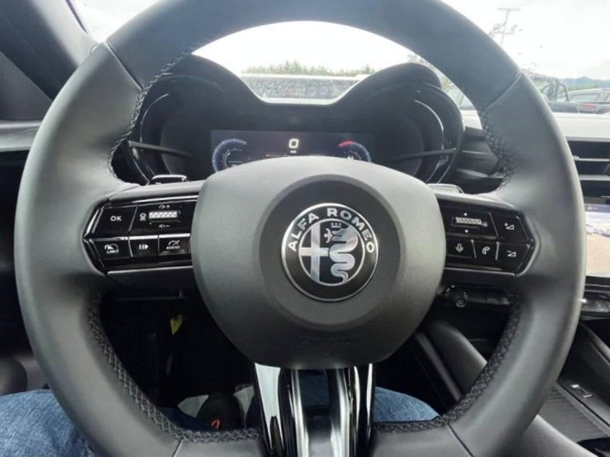 Alfa Romeo Junior 1.2 ibrida Speciale 145cv edct6 (12)
