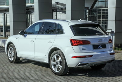 Audi Q5 40 TDI quattro S tronic Business (8)
