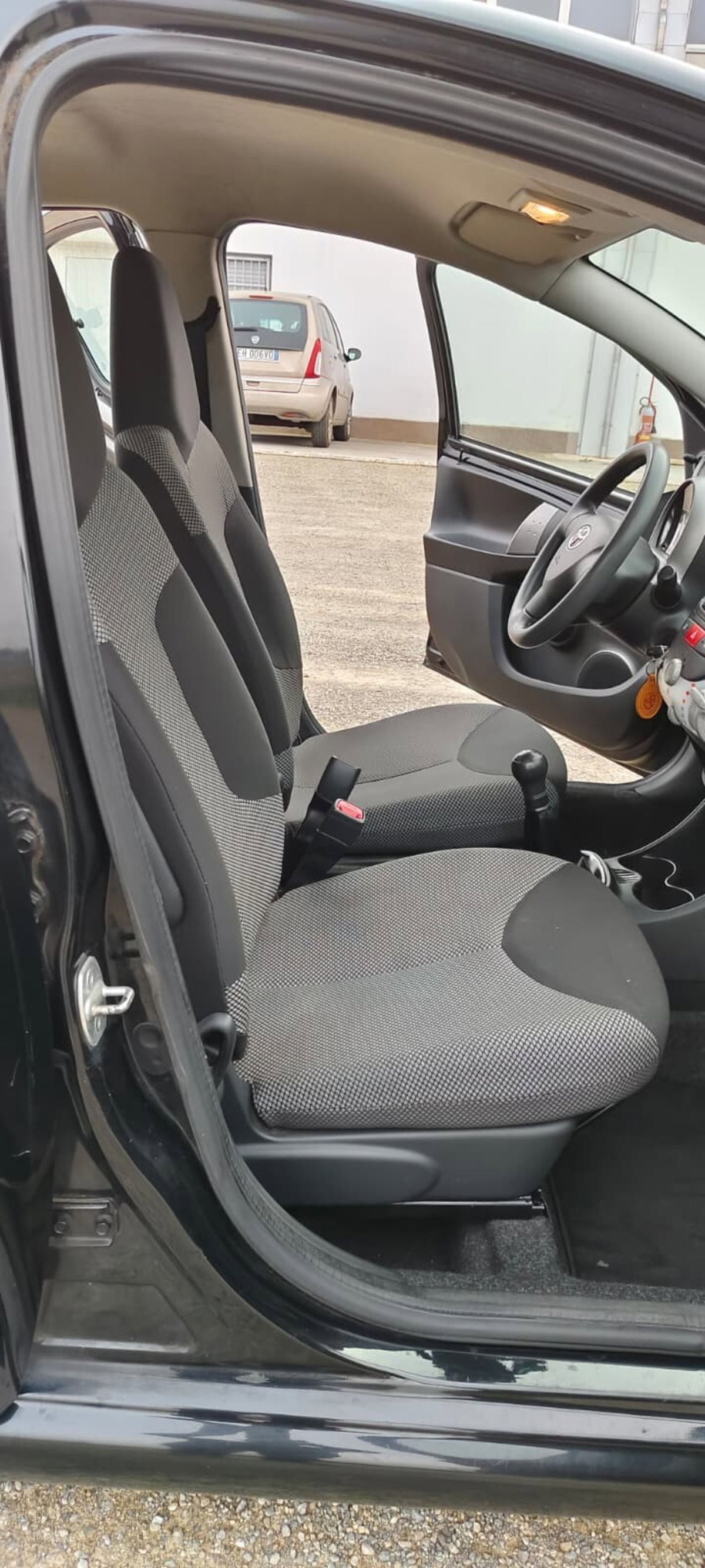 Toyota Aygo 1.0 12V VVT-i 5 porte Active Connect (17)