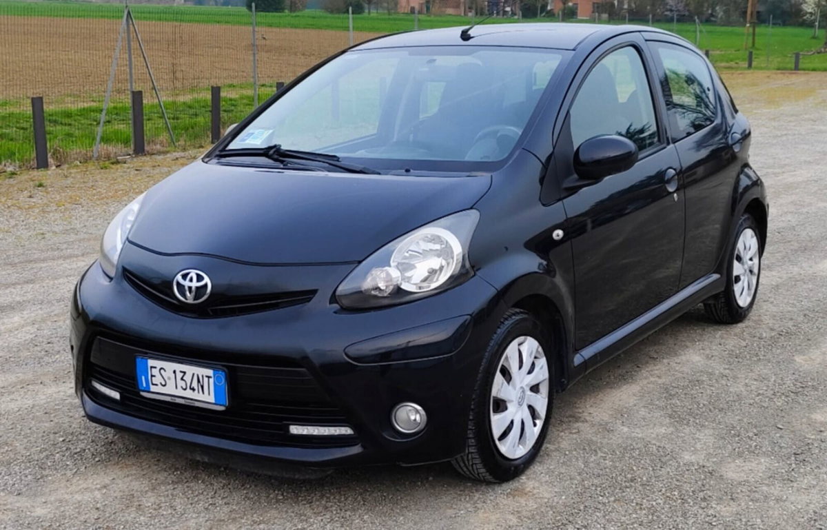 Toyota Aygo 1.0 12V VVT-i 5 porte Active Connect (2)