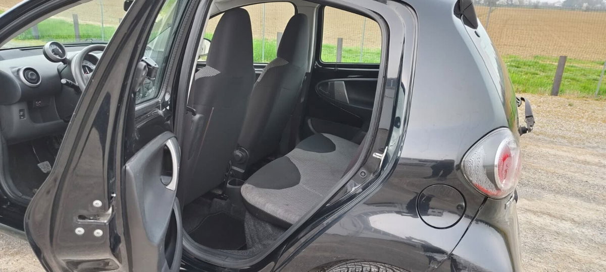 Toyota Aygo 1.0 12V VVT-i 5 porte Active Connect (6)