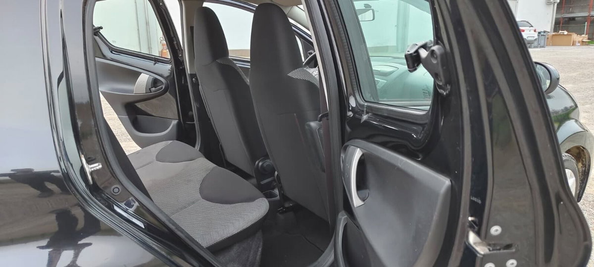 Toyota Aygo 1.0 12V VVT-i 5 porte Active Connect (7)