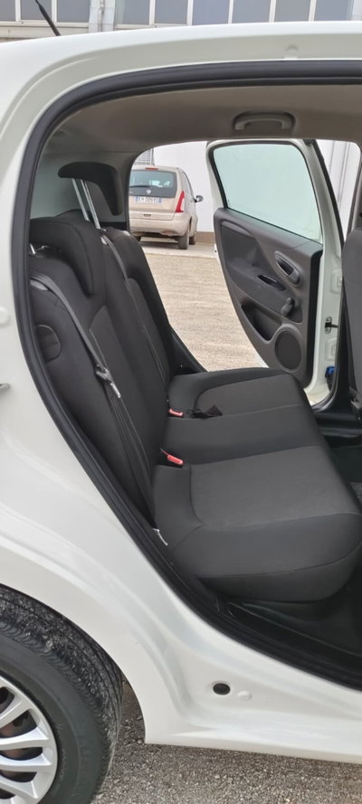 Fiat Punto 1.4 8V 5 porte Natural Power Lounge (9)