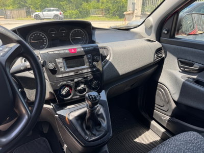 Lancia Ypsilon 1.2 69 CV 5 porte GPL Ecochic Monogram (5)